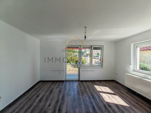 (AAA) Großes Landhaus mit Apartment &amp; viel Staufläche, auch ideal für Handwerk oder Büro (HCM217-3) — Wohnzimmer