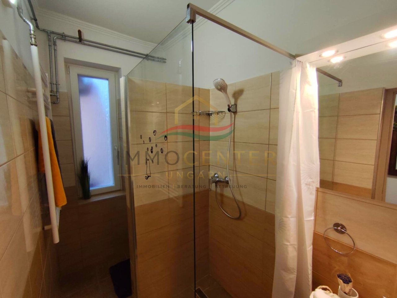 (BAA) Győr–Pinnyéd | Renoviertes Einfamilienhaus mit separater Wohneinheit, Werkstatt und  Garten (LUX022)