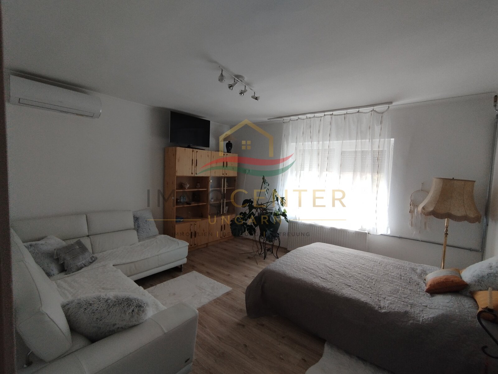 (BAA) Győr–Pinnyéd | Renoviertes Einfamilienhaus mit separater Wohneinheit, Werkstatt und Garten (LUX022)