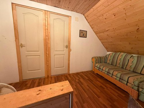 (BBA) Großes Anwesen mit 4 Häusern und Nebengebäuden auch für Pferdehaltung geeignet (BB1219)