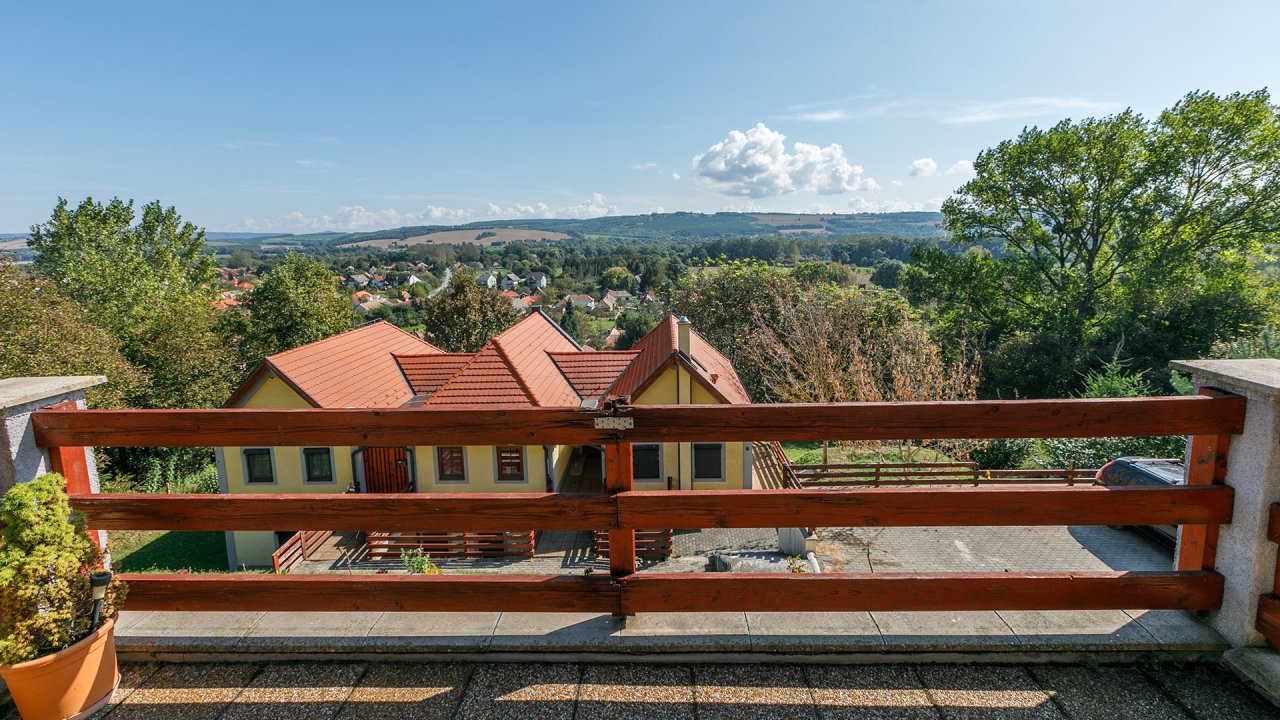 (BAA) Gemütliches Apartement mit Weitblick über den Kurort Kehida (CM005-M)