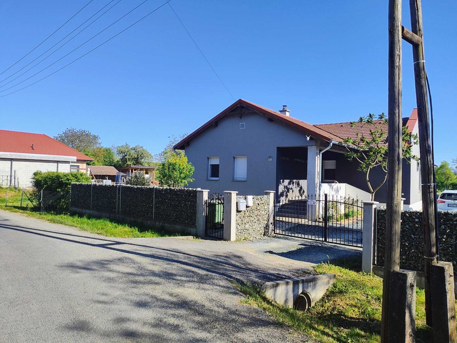 (AAA) Großzügiges und komfortables Landhaus in ruhiger Lage bei Österreich