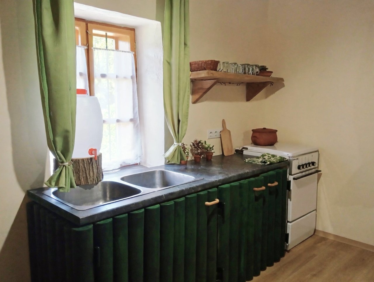 (BAA) Ehemalige Jagdhaus-Pinze in himmlischer Ruhe, ideal für Aussteiger, kein Mobilfunk (CM1027)